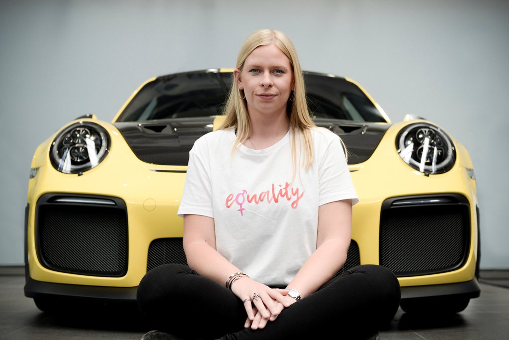Dansk Kvindesamfunds nye ambassadør, racerkører Christina Nielsen
(Foto: Christina Nielsen Racing)
